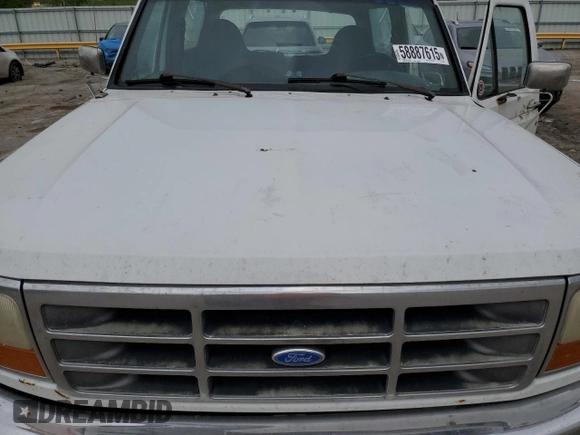 1996 Ford Bronco XL z VIN 1FMEU15N7TLB20204, wystawiony jako Copart lot #58887615 z przebiegiem 214 944 mil mil oraz Czysty tytuł • Clean title. Historia ofert i sprzedaży dostępna na DreamBid. Obrazek 12.