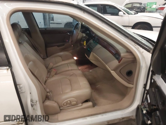 2005 Cadillac DeVille z VIN 1G6KD54YX5U247443, wystawiony jako IAAI lot #41468918 z przebiegiem 114 231 mil mil oraz . Historia ofert i sprzedaży dostępna na DreamBid. Obrazek 5.