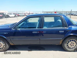 1996 Oldsmobile Cutlass Ciera 1SA VX5 z VIN 1G3AJ55M6T6397371, wystawiony jako IAAI lot #42222459 z przebiegiem 92 232 mil mil oraz . Historia ofert i sprzedaży dostępna na DreamBid. Obrazek 14.