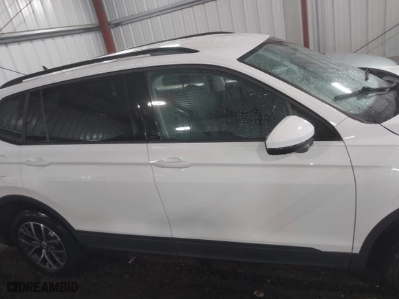 2021 Volkswagen Tiguan S with VIN 3VV1B7AX6MM081755, listed as a IAAI auction lot 41864918 with 40,406 mi miles. Bid and sale history available at carsss.com. Image 13.