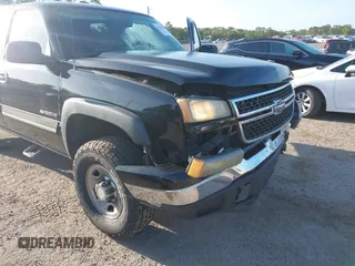 2007 Chevrolet Silverado 1500HD LT1 z VIN 1GCGC13U17F197536, wystawiony jako IAAI lot #42167105 z przebiegiem 177 604 mil mil oraz . Historia ofert i sprzedaży dostępna na DreamBid. Obrazek 17.