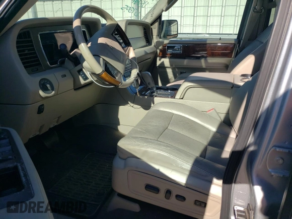2011 Lincoln Navigator z VIN 5LMJJ2H55BEJ08058, wystawiony jako Copart lot #89203185 z przebiegiem 125 732 mil mil oraz Szkoda całkowita • Salvage title. Historia ofert i sprzedaży dostępna na DreamBid. Obrazek 7.