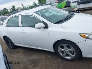 2010 Toyota Corolla z VIN 2T1BU4EE5AC500736, wystawiony jako IAAI lot #42337477 z przebiegiem 229 791 mil mil oraz . Historia ofert i sprzedaży dostępna na DreamBid. Obrazek 13.