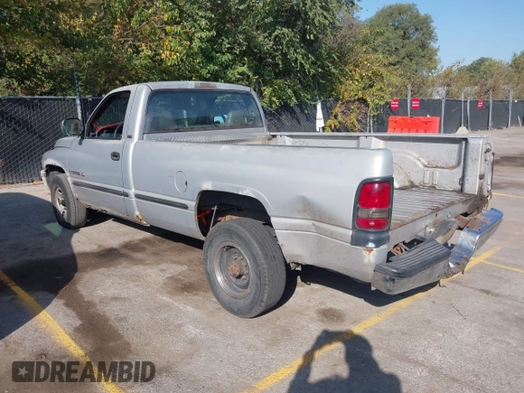 1999 Dodge Ram 2500 with VIN 3B7KC26Z0XM520322, listed as a IAAI auction lot 40486572 with 193,207 mi miles. Bid and sale history available at carsss.com. Image 3.