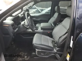 2023 Ford F-150 Lightning Pro z VIN 1FT6W1EV2PWG06829, wystawiony jako Copart lot #45875915 z przebiegiem 30 021 mil mil oraz Szkoda całkowita • Salvage title. Historia ofert i sprzedaży dostępna na DreamBid. Obrazek 7.