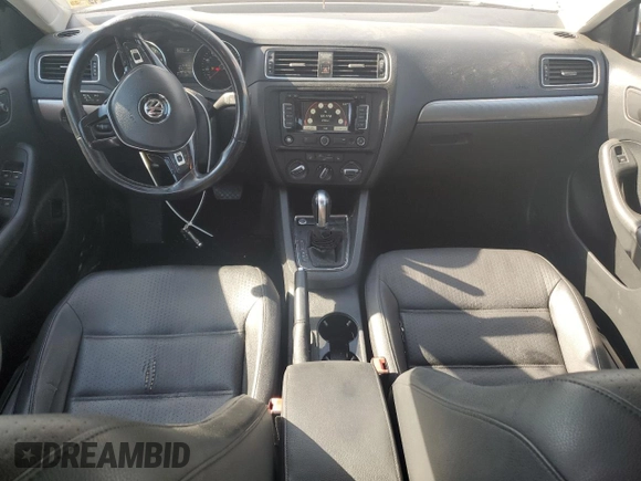 2015 Volkswagen Jetta SE z VIN 3VWD17AJ5FM309965, wystawiony jako Copart lot #54930665 z przebiegiem 141 918 mil mil oraz Szkoda całkowita • Salvage title. Historia ofert i sprzedaży dostępna na DreamBid. Obrazek 8.