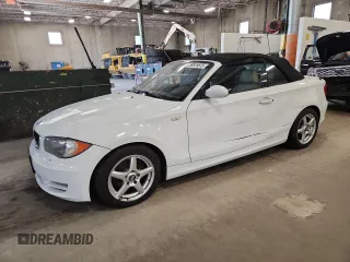 2008 BMW 1 Series 128i z VIN WBAUL73568VJ74515, wystawiony jako Copart lot #59519875 z przebiegiem 188 801 mil mil oraz Czysty tytuł • Clean title. Historia ofert i sprzedaży dostępna na DreamBid. Obrazek 1.