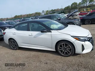 2024 Nissan Sentra SR z VIN 3N1AB8DV9RY354172, wystawiony jako IAAI lot #42106887 z przebiegiem 2 786 mil mil oraz . Historia ofert i sprzedaży dostępna na DreamBid. Obrazek 13.