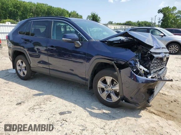 2022 Toyota RAV4 XLE z VIN 2T3P1RFV1NW282106, wystawiony jako Copart lot #61393295 z przebiegiem 46 035 mil mil oraz Szkoda całkowita • Salvage title. Historia ofert i sprzedaży dostępna na DreamBid. Obrazek 4.