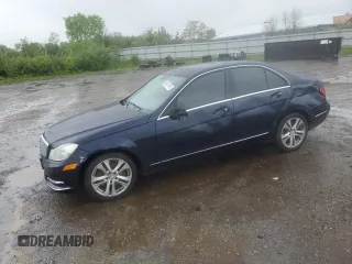 2014 Mercedes-Benz C 300 Sport z VIN WDDGF8AB6ER322887, wystawiony jako Copart lot #58211975 z przebiegiem 46 988 mil mil oraz Szkoda całkowita • Salvage title. Historia ofert i sprzedaży dostępna na DreamBid. Obrazek 1.