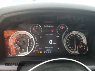 2018 Ram 3500 Big Horn z VIN 3C63RRHL0JG199965, wystawiony jako Copart lot #59881035 z przebiegiem 108 305 mil mil oraz Czysty tytuł • Clean title. Historia ofert i sprzedaży dostępna na DreamBid. Obrazek 9.