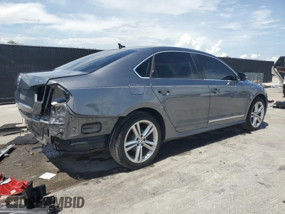 2015 Volkswagen Passat SEL Premium with VIN 1VWCV7A36FC007670, listed as a Copart auction lot 60208065 with 143,703 mi miles and Salvage title. Bid and sale history available at DreamBid. Image 3.