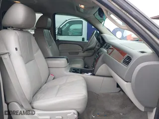 2011 Chevrolet Avalanche LT with VIN 3GNTKFE39BG212642, listed as a IAAI auction lot 41951335 with 221,950 mi miles. Bid and sale history available at carsss.com. Image 5.