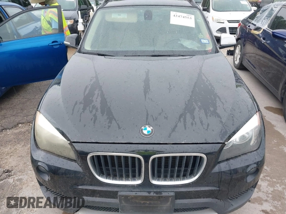 2014 BMW X1 sDrive28i z VIN WBAVM1C52EVW47658, wystawiony jako IAAI lot #42474553 z przebiegiem 137 861 mil mil oraz . Historia ofert i sprzedaży dostępna na DreamBid. Obrazek 6.