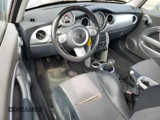 2006 MINI Hardtop с VIN WMWRC33586TK70945, выставлен на аукционе Copart как лот 57802225 с пробегом 131 581 миль миль и Чистый • Clean title. История ставок и продаж доступна на DreamBid. Изображение 8.