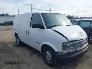 1998 GMC Safari Cargo with VIN 1GTDM19W5WB533168, listed as a IAAI auction lot 41402938 with 239,070 mi miles. Bid and sale history available at carsss.com. Image 1.