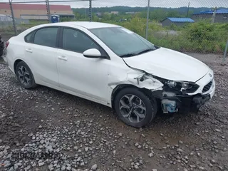 2020 Kia Forte LXS z VIN 3KPF24AD3LE194032, wystawiony jako IAAI lot #42273724 z przebiegiem 36 037 mil mil oraz . Historia ofert i sprzedaży dostępna na DreamBid. Obrazek 1.