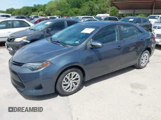 2018 Toyota Corolla L z VIN 5YFBURHE4JP820560, wystawiony jako IAAI lot #42317624 z przebiegiem 84 946 mil mil oraz . Historia ofert i sprzedaży dostępna na DreamBid. Obrazek 17.