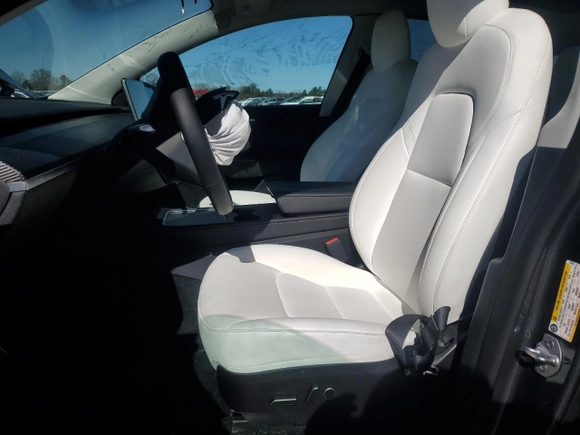 2022 Tesla Model Y Long Range z VIN 7SAYGAEE5NF573044, wystawiony jako Copart lot #49230835 z przebiegiem 41 220 mil mil oraz Szkody całkowita. Historia ofert i sprzedaży dostępna na DreamBid. Obrazek 7.