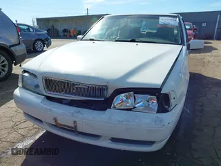 1999 Volvo S70 z VIN YV1LS55A8X1580392, wystawiony jako IAAI lot #41623528 z przebiegiem 77 806 mil mil oraz . Historia ofert i sprzedaży dostępna na DreamBid. Obrazek 6.