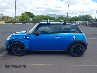 2010 MINI Hardtop S with VIN WMWMF7C51ATW89883, listed as a IAAI auction lot 42281047 with 121,847 mi miles and . Bid and sale history available at DreamBid. Image 15.