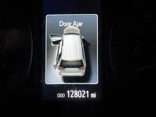 2018 Toyota Sienna XLE Auto Access Seat with VIN 5TDYZ3DC1JS960019, listed as a IAAI auction lot 41491992 with 128,021 mi miles. Bid and sale history available at carsss.com. Image 15.
