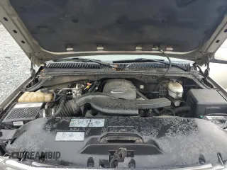 2003 Chevrolet Suburban LT with VIN 3GNEC16Z13G215015, listed as a Copart auction lot 71533544 with 430,252 mi miles and Salvage Title. Bid and sale history available at carsss.com. Image 13.