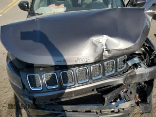 2020 Jeep Compass Latitude with VIN 3C4NJDBB4LT255556, listed as a Copart auction lot 76440714 with 19,102 mi miles and Salvage Title. Bid and sale history available at DreamBid. Image 14.