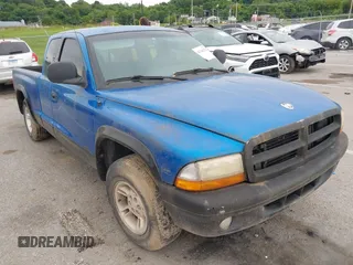 1998 Dodge Dakota SLT z VIN 1B7GL22X8WS564438, wystawiony jako IAAI lot #42344252 z przebiegiem 137 973 mil mil oraz . Historia ofert i sprzedaży dostępna na DreamBid. Obrazek 1.