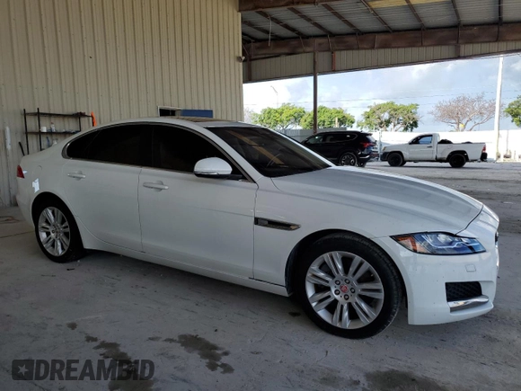 2017 Jaguar XF 35t Premium with VIN SAJBD4BVXHCY39095, listed as a Copart auction lot 69373954 with 48,889 mi miles and Clean Title. Bid and sale history available at carsss.com. Image 4.