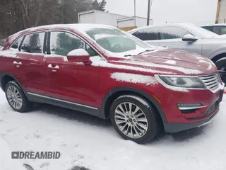 2017 Lincoln MKC Reserve z VIN 5LMCJ3D98HUL35184, wystawiony jako IAAI lot #41482306 z przebiegiem 86 794 mil mil oraz . Historia ofert i sprzedaży dostępna na DreamBid. Obrazek 13.
