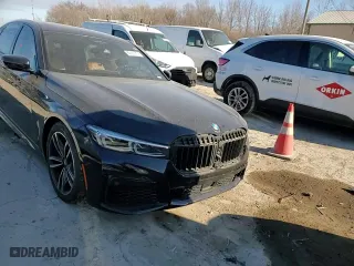 2021 BMW 7 Series 750i xDrive with VIN WBA7U2C02MCF77496, listed as a Copart auction lot 82527814 with 0 mi miles and Salvage Title. Bid and sale history available at carsss.com. Image 10.