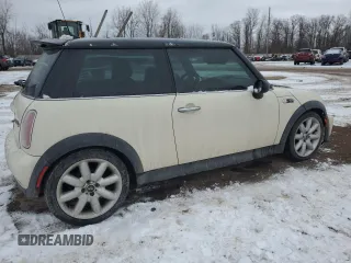 2005 MINI Hardtop S z VIN WMWRE33465TD91749, wystawiony jako Copart lot #43938765 z przebiegiem 166 391 mil mil oraz Szkoda całkowita • Salvage title. Historia ofert i sprzedaży dostępna na DreamBid. Obrazek 3.