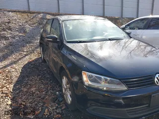2011 Volkswagen Jetta Sedan SE w/Convenience & Sunroof PZEV with VIN 3VWDZ7AJ6BM040569, listed as a IAAI auction lot 41872654 with 176,846 mi miles. Bid and sale history available at carsss.com. Image 13.