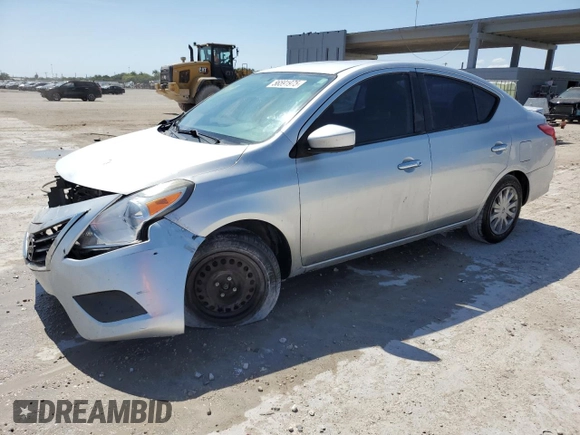 2015 Nissan Versa SV z VIN 3N1CN7AP4FL835049, wystawiony jako Copart lot #56591975 z przebiegiem 153 724 mil mil oraz Szkoda całkowita • Salvage title. Historia ofert i sprzedaży dostępna na DreamBid. Obrazek 1.