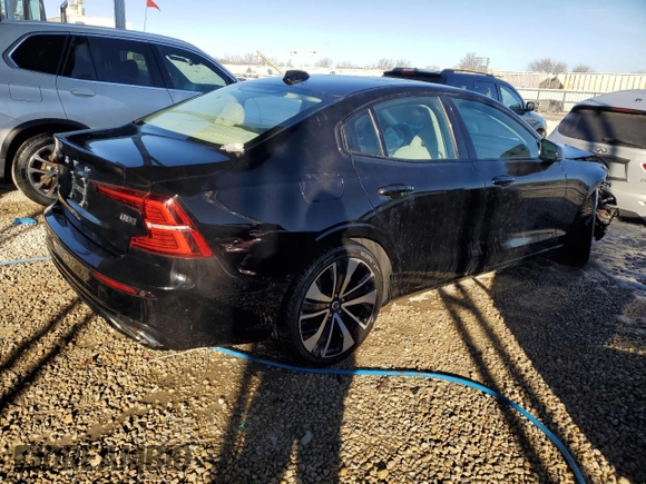 2022 Volvo S60 Momentum with VIN 7JRL12TZ5NG158124, listed as a Copart auction lot 87579885 with 31,035 mi miles and Clean Title. Bid and sale history available at carsss.com. Image 3.