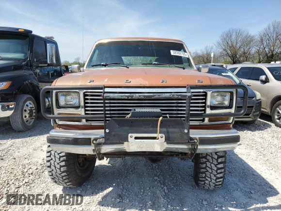 1981 Ford Bronco z VIN 1FMEU15G9BLA33517, wystawiony jako Copart lot #52392705 z przebiegiem 14 929 mil mil oraz Czysty tytuł • Clean title. Historia ofert i sprzedaży dostępna na DreamBid. Obrazek 5.