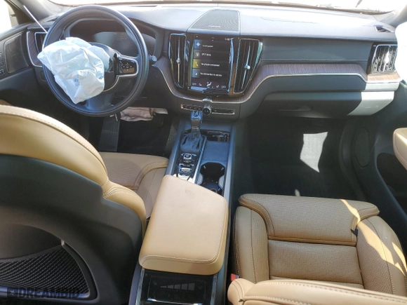 2021 Volvo XC60 Inscription with VIN YV4102RL0M1850611, listed as a Copart auction lot 46422825 with 38,078 mi miles and Salvage Title. Bid and sale history available at carsss.com. Image 8.