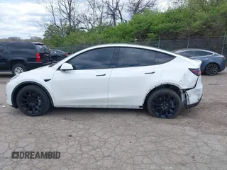2022 Tesla Model Y Long Range z VIN 7SAYGDEE7NF385207, wystawiony jako IAAI lot #42054449 z przebiegiem 52 834 mil mil oraz . Historia ofert i sprzedaży dostępna na DreamBid. Obrazek 14.