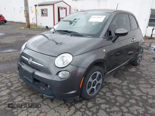 2017 FIAT 500e z VIN 3C3CFFGE5HT697541, wystawiony jako IAAI lot #42139647 z przebiegiem 61 623 mil mil oraz . Historia ofert i sprzedaży dostępna na DreamBid. Obrazek 2.