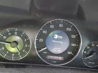2005 Mercedes-Benz CLK 320 z VIN WDBTK65J85F150968, wystawiony jako IAAI lot #42390264 z przebiegiem 151 325 mil mil oraz . Historia ofert i sprzedaży dostępna na DreamBid. Obrazek 7.