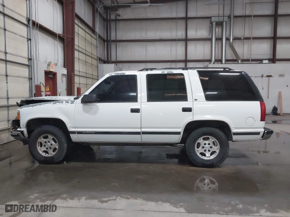 1996 Chevrolet Tahoe with VIN 1GNEK13R5TJ341299, listed as a IAAI auction lot 41713489 with 251,990 mi miles. Bid and sale history available at carsss.com. Image 14.