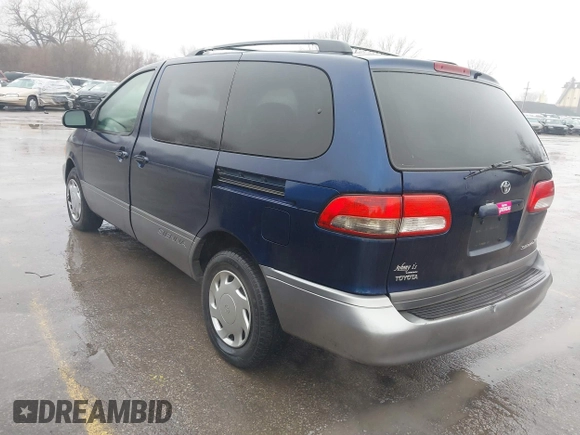 2002 Toyota Sienna LE with VIN 4T3ZF13C72U424470, listed as a IAAI auction lot 41508436 with 170,177 mi miles. Bid and sale history available at carsss.com. Image 3.