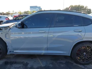 2023 BMW X4 M z VIN 5YM23EC0XP9P23425, wystawiony jako IAAI lot #41147096 z przebiegiem 22 958 mil mil oraz . Historia ofert i sprzedaży dostępna na DreamBid. Obrazek 15.