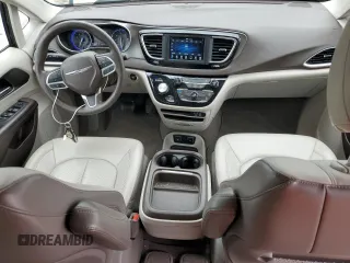 2020 Chrysler Voyager LXi z VIN 2C4RC1DG9LR172114, wystawiony jako Copart lot #54681515 z przebiegiem 81 990 mil mil oraz Szkoda całkowita • Salvage title. Historia ofert i sprzedaży dostępna na DreamBid. Obrazek 8.