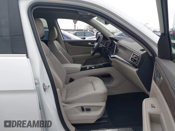2024 Volkswagen Atlas SEL Premium R-Line with VIN 1V2FR2CA7RC543176, listed as a IAAI auction lot 42358945 with 7,066 mi miles and . Bid and sale history available at DreamBid. Image 5.