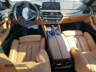 2020 BMW 5 Series 530i z VIN WBAJR3C01LWW68055, wystawiony jako Copart lot #56959985 z przebiegiem Nie podano mil oraz Nie do naprawy • Non repairable. Historia ofert i sprzedaży dostępna na DreamBid. Obrazek 8.