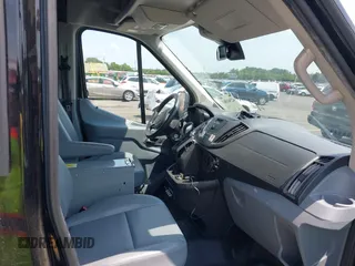 2017 Ford Transit с VIN 1FTYR2CM3HKB02007, выставлен на аукционе IAAI как лот 42561063 с пробегом 114 638 миль миль и . История ставок и продаж доступна на DreamBid. Изображение 5.