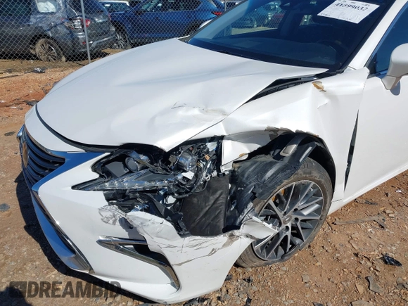 2016 Lexus ES 330 z VIN JTHBK1GGXG2222439, wystawiony jako IAAI lot #41599032 z przebiegiem 93 804 mil mil oraz . Historia ofert i sprzedaży dostępna na DreamBid. Obrazek 6.