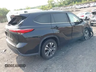 2022 Toyota Highlander XLE with VIN 5TDGZRBH0NS218066, listed as a IAAI auction lot 42461816 with 61,789 mi miles and . Bid and sale history available at DreamBid. Image 4.